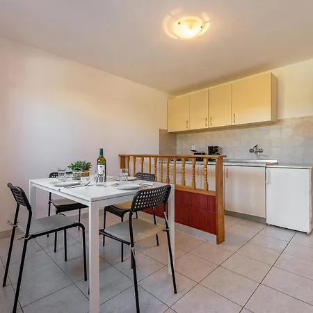 Apartment Gorgeous In Sveti Filip i Jakov